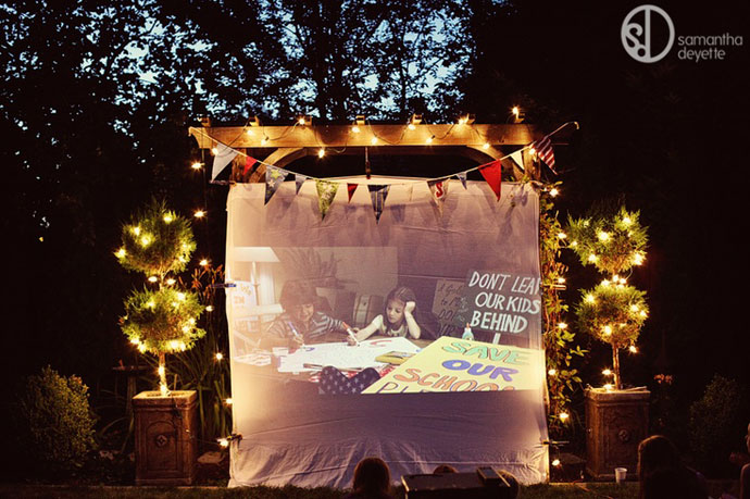 Ekran ogrodowy kina w ogrodzie