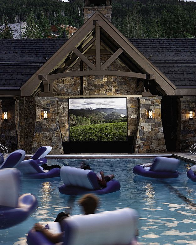 Kino letnie na basenie