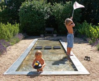 Płytkie bezpieczne zbiorniki na wodę do ogrodu dla dzieci